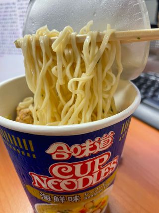 NISSIN 닛신 컵누들  4종 - 씨푸드오리지날, 씨푸드 스파이시, 씨푸드 커리, 씨푸드 XO소스 — 3.5점을 준 리뷰어가 2023년 2월 올린 사용 사진