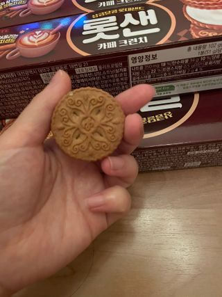롯데제과 롯샌 카페크런치 — 5점을 준 리뷰어가 2021년 10월 올린 사용 사진