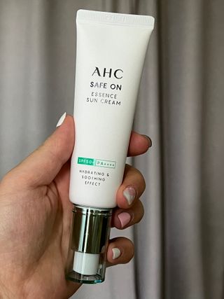 [AHC] 세이프온 에센스 선크림 올리브영 스페셜 증정 기획세트 — 5점을 준 리뷰어가 2022년 6월 올린 사용 사진
