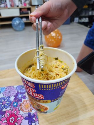 NISSIN 닛신 컵누들  4종 - 씨푸드오리지날, 씨푸드 스파이시, 씨푸드 커리, 씨푸드 XO소스 — 5점을 준 리뷰어가 2023년 1월 올린 사용 사진