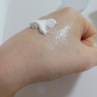 [스킨1004] 마다가스카르 센텔라 히알루-시카 워터핏 선세럼 50ml — 5점을 준 리뷰어가 2024년 5월 올린 사용 사진