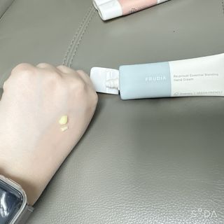 [후르디아] 끈적임 없는 착한성분 비건  핸드크림 3종 — 4점을 준 리뷰어가 2023년 12월 올린 사용 사진