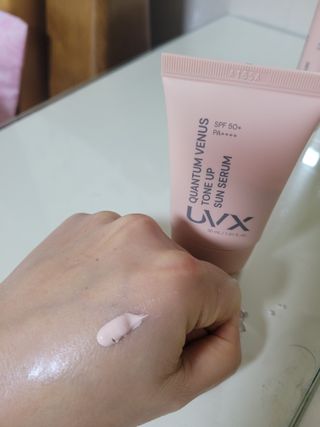 UVX 퀀텀 비너스 맑은 톤업 선세럼 — 5점을 준 리뷰어가 2024년 2월 올린 사용 사진