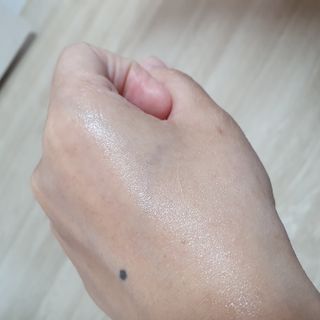 [후르디아] 모공블러 비건 선 프라이머 — 5점을 준 리뷰어가 2022년 5월 올린 사용 사진