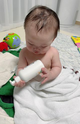 mom e 맘이 내추럴 베이비 케어 샴푸앤바스+로션 — 4점을 준 리뷰어가 2021년 1월 올린 사용 사진