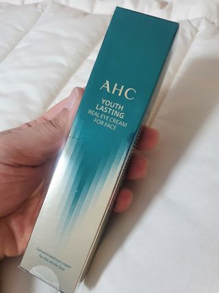 [NEW 탄력유턴 아이크림] AHC 유스 래스팅 리얼 아이크림 포 페이스 — 5점을 준 리뷰어가 2021년 4월 올린 사용 사진