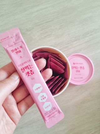 페페로니 잘 먹는 캣츄 - 알래스카 연어 24개입 — 5점을 준 리뷰어가 2021년 7월 올린 사용 사진