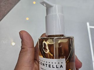 스킨1004 [SKIN1004] 마다가스카르 센텔라 라이트 클렌징 오일 200ml — 5점을 준 리뷰어가 2024년 8월 올린 사용 사진