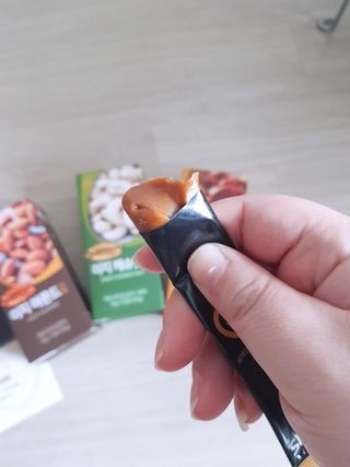 짜먹는 이지견과 짜먹는 이지아몬드, 짜먹는 이지허니피넛, 짜먹는 이지캐슈넛 각 10g X  10포 — 5점을 준 리뷰어가 2021년 3월 올린 사용 사진
