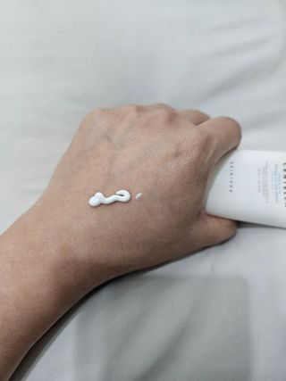 [스킨1004] 마다가스카르 센텔라 히알루-시카 워터핏 선세럼 50ml — 5점을 준 리뷰어가 2024년 5월 올린 사용 사진
