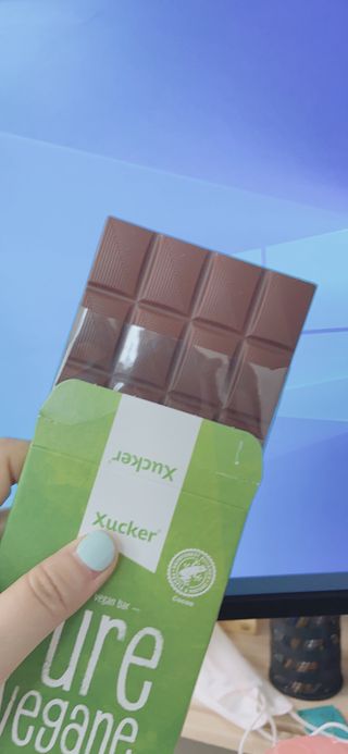 당류2g 자일리톨로 단맛을낸 슈카 퓨어비건 무설탕초콜릿 Xucker vegan 2개입 — 5점을 준 리뷰어가 2021년 4월 올린 사용 사진