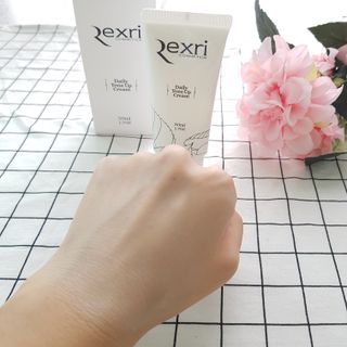 렉스리 데일리 톤업 크림 Rexri Daily Tone Up Cream — 5점을 준 리뷰어가 2022년 9월 올린 사용 사진
