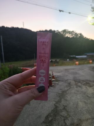 페페로니 잘 먹는 캣츄 - 알래스카 연어 24개입 — 5점을 준 리뷰어가 2021년 9월 올린 사용 사진