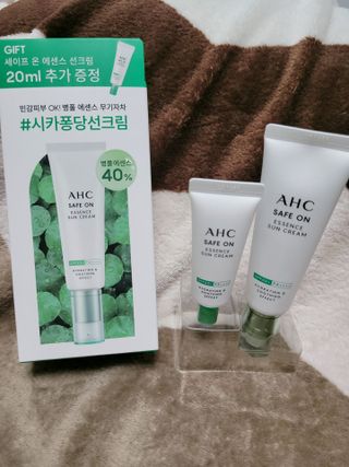 [AHC] 세이프온 에센스 선크림 올리브영 스페셜 증정 기획세트 — 5점을 준 리뷰어가 2022년 6월 올린 사용 사진