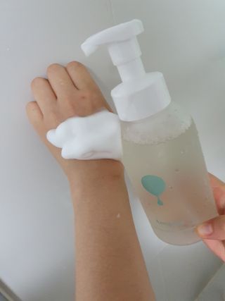 아미퓨어 [라이브] 피부장벽 강화를 위한 머랭 버블 클렌저 천연계면활성제로 온가족 사용가능 — 5점을 준 리뷰어가 2021년 7월 올린 사용 사진