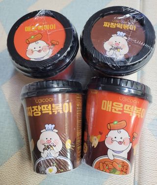 유비쿡 컵떡볶이 매운컵떡볶이2개/ 짜장컵떡볶이 2개  총 4개세트 — 5점을 준 리뷰어가 2021년 3월 올린 사용 사진
