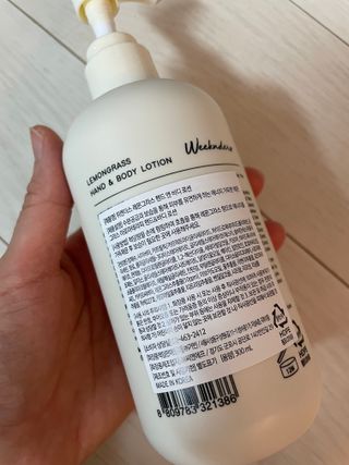 [위켄더스] 끈적임 없이 수분감을 채워주는 핸드& 바디로션 1종 랜덤발송 — 5점을 준 리뷰어가 2022년 5월 올린 사용 사진