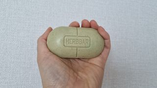 제이제이바이오 허브마사지바 올인원 알약비누 — 5점을 준 리뷰어가 2022년 4월 올린 사용 사진