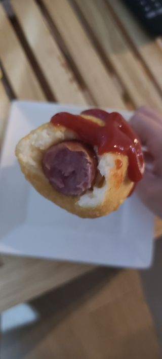 오마뎅 한우핫도그 — 5점을 준 리뷰어가 2021년 6월 올린 사용 사진