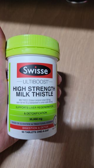 Swisse 스위스 고함량 밀크씨슬 35,000mg 60정 — 5점을 준 리뷰어가 2021년 11월 올린 사용 사진