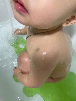 mom e 맘이 내추럴 베이비 케어 샴푸앤바스+로션 — 5점을 준 리뷰어가 2021년 1월 올린 사용 사진