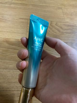 [NEW 탄력유턴 아이크림] AHC 유스 래스팅 리얼 아이크림 포 페이스 — 4.5점을 준 리뷰어가 2021년 3월 올린 사용 사진