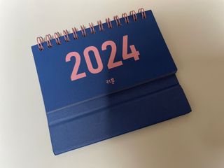 리훈 2024년달력 언더모니터 미니 탁상달력 — 5점을 준 리뷰어가 2023년 9월 올린 사용 사진