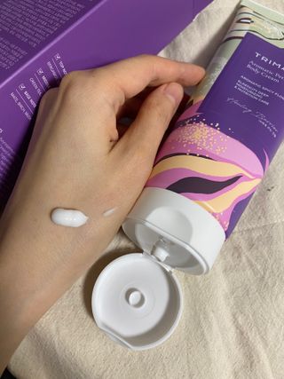 트리마이 주름개선 기능성의 퍼퓸 바디케어, 힐링 베리어 바디크림 3종 택1 — 4.5점을 준 리뷰어가 2022년 10월 올린 사용 사진