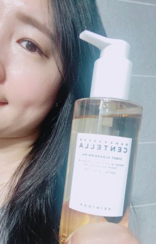 스킨1004 [SKIN1004] 마다가스카르 센텔라 라이트 클렌징 오일 200ml — 5점을 준 리뷰어가 2024년 7월 올린 사용 사진