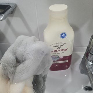 카프리나 프레쉬 산양밀크 어메이징 바디워시 500ml (오리지널향) — 5점을 준 리뷰어가 2023년 5월 올린 사용 사진
