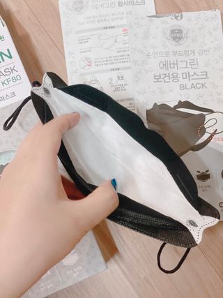 에버그린 순면 끈조절 KF80 마스크 - 화이트/블랙 컬러 대형 - 10매 — 5점을 준 리뷰어가 2021년 7월 올린 사용 사진