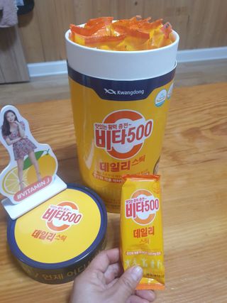 광동생활건강 [광동] 제니비타민C 비타500데일리스틱 180포+제니등신대+제니스티커 — 5점을 준 리뷰어가 2021년 12월 올린 사용 사진