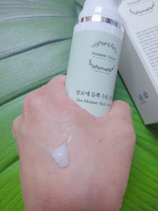 술람미네이처 자연주의 화장품ㅣ속보습 충전 + 민감/트러블 피부 진정 - 알로에 듬뿍 수분 크림 50ml — 5점을 준 리뷰어가 2022년 6월 올린 사용 사진