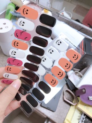 데싱디바 글레이즈 할로윈 네일_5종 중 택1 — 5점을 준 리뷰어가 2021년 10월 올린 사용 사진
