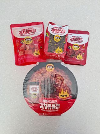 [서울시스터즈] CU 김치 4총사 세트-김치볶음밥, 김치큐브닭, 김치바삭김, 김치아몬드 — 5점을 준 리뷰어가 2021년 10월 올린 사용 사진