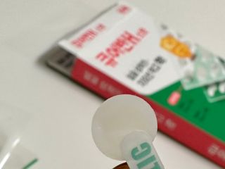 [큐어반H 스팟] 자외선 99프로 차단되는 스틱타입 스팟밴드(1팩 / 66매입) — 5점을 준 리뷰어가 2022년 11월 올린 사용 사진