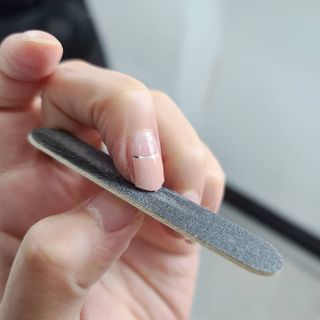 [네일가게] 햇빛에 닿으면 색이 변하는 신기한 햇살 반전 네일스티커_B — 5점을 준 리뷰어가 2021년 8월 올린 사용 사진