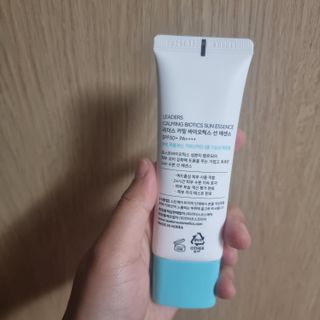리더스코스메틱 리더스 카밍 바이오틱스 선 에센스 SPF 50+ PA++++ — 5점을 준 리뷰어가 2022년 6월 올린 사용 사진
