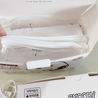 JHWORLD 스누피 마스크 정품 스누피 KF-AD 국내 비말차단 아동용 성인용 일회용 덴탈마스크 50매 — 5점을 준 리뷰어가 2021년 6월 올린 사용 사진