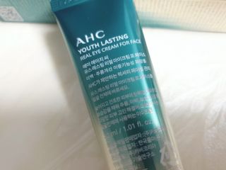[NEW 탄력유턴 아이크림] AHC 유스 래스팅 리얼 아이크림 포 페이스 — 5점을 준 리뷰어가 2021년 4월 올린 사용 사진