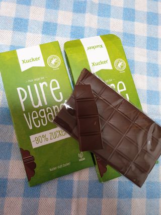 당류2g 자일리톨로 단맛을낸 슈카 퓨어비건 무설탕초콜릿 Xucker vegan 2개입 — 5점을 준 리뷰어가 2021년 4월 올린 사용 사진