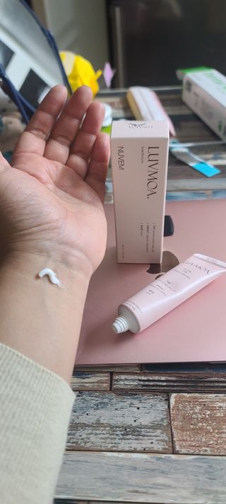 러브모아 향수 고체향수 승무원 고체향수 바르는 향수 니치향수 도손 우드세이지 앤 씨솔트 — 5점을 준 리뷰어가 2022년 10월 올린 사용 사진