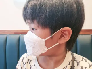 케이파이 나날마스크 [케이파이 나날] KF94 마스크 50매입 (개별포장) ,  여름에도 좋은 숨쉬기 편한 순수 국산 마스크 — 5점을 준 리뷰어가 2022년 7월 올린 사용 사진