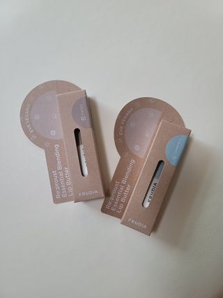 [후르디아] 올리브영 착한보습 비건 립버터 2종 — 5점을 준 리뷰어가 2023년 2월 올린 사용 사진