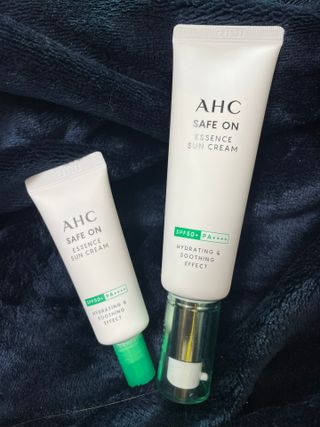 [AHC] 세이프온 에센스 선크림 올리브영 스페셜 증정 기획세트 — 4.5점을 준 리뷰어가 2022년 6월 올린 사용 사진