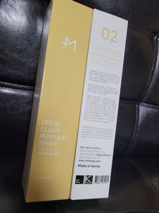 [엠메이데이] 드레스클리어 퍼퓸 스프레이 300ml 프리지아 가든향+프리지아 파출리향 — 5점을 준 리뷰어가 2022년 1월 올린 사용 사진