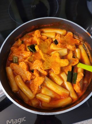 빨간키트 떡볶이 밀키트 2~3인분 매운맛 국물 떡볶이 만들기 쉬운 황금 레시피 분말 소스로 간편한 요리 — 5점을 준 리뷰어가 2021년 10월 올린 사용 사진