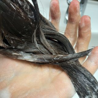 르핸스 퍼포밍 5 샴푸 비반트 포렛/베티버 포그 — 4점을 준 리뷰어가 2023년 3월 올린 사용 사진