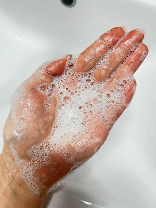 프리마인 메이크업과 들뜨는 각질까지 한방에 깐달걀로! 순하기까지한 셀베이스 그린티클렌저(200ml) — 4점을 준 리뷰어가 2023년 4월 올린 사용 사진
