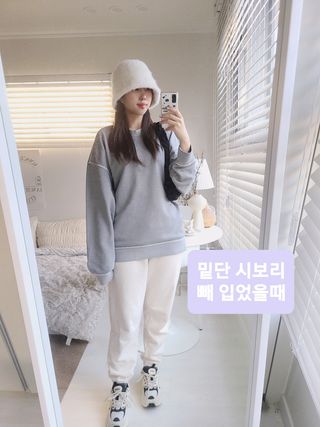 MAPLESYRUPFACTORY 메이플 피그먼트 맨투맨 8.COL — 5점을 준 리뷰어가 2022년 12월 올린 사용 사진